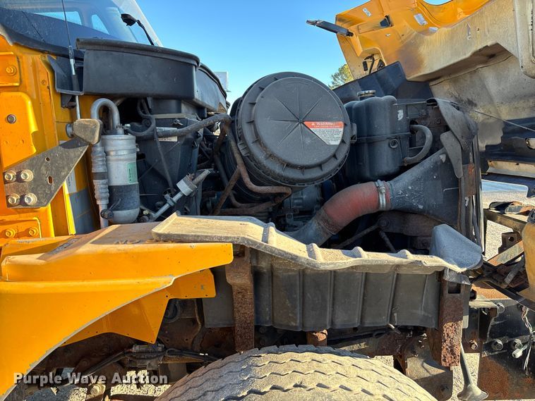 image for item FB2992 2005 International 7400 dump truck