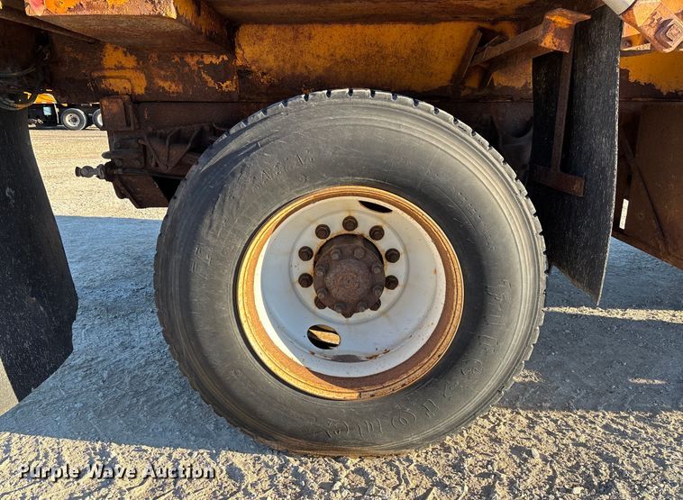 image for item FB2992 2005 International 7400 dump truck