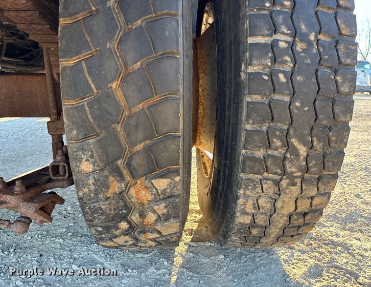 image for item FB2992 2005 International 7400 dump truck