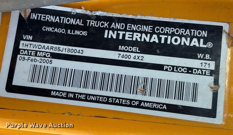 image for item FB2992 2005 International 7400 dump truck