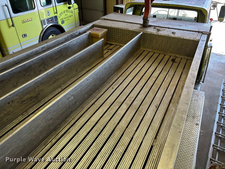 image for item FB2996 1980 Ford 8000 pumper fire truck