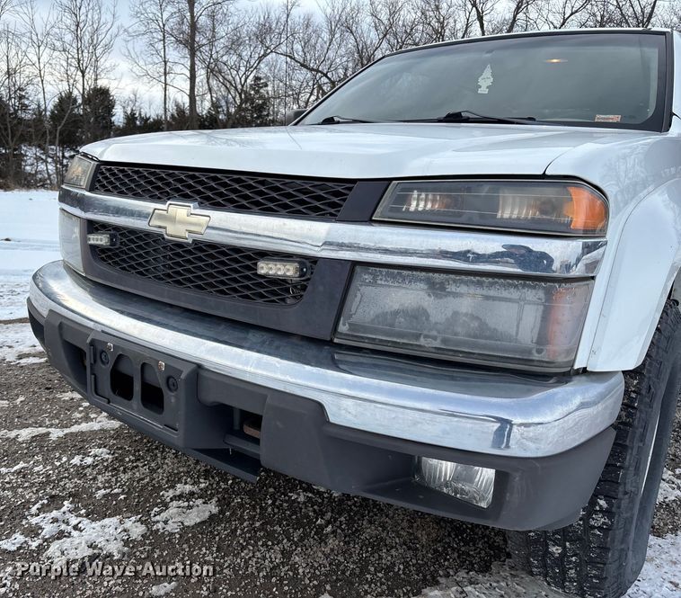 image for item FB3488 2004 Chevrolet Colorado Crew Cab pickup truck
