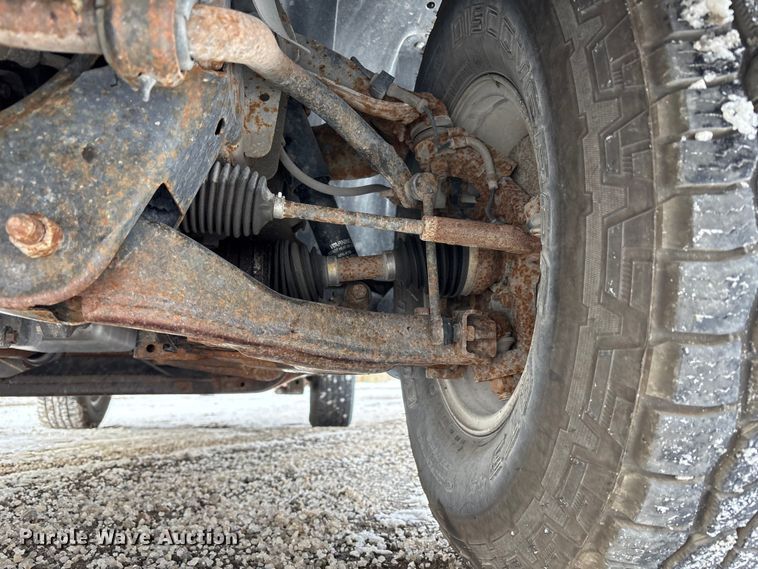 image for item FB3488 2004 Chevrolet Colorado Crew Cab pickup truck