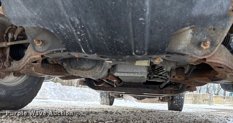 image for item FB3488 2004 Chevrolet Colorado Crew Cab pickup truck