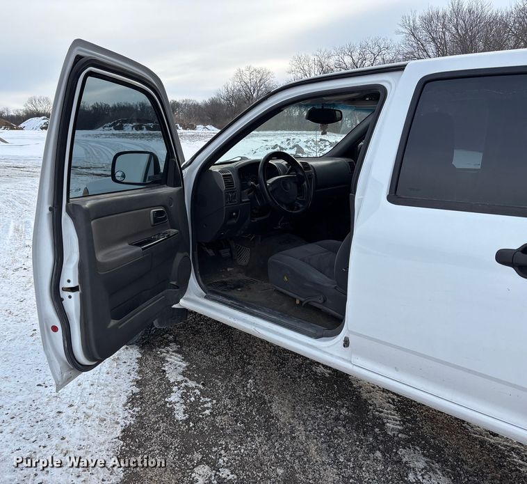 image for item FB3488 2004 Chevrolet Colorado Crew Cab pickup truck