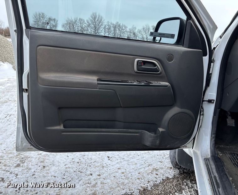 image for item FB3488 2004 Chevrolet Colorado Crew Cab pickup truck