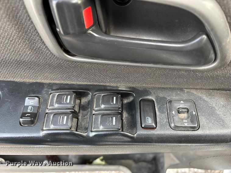 image for item FB3488 2004 Chevrolet Colorado Crew Cab pickup truck