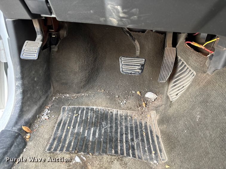 image for item FB3488 2004 Chevrolet Colorado Crew Cab pickup truck