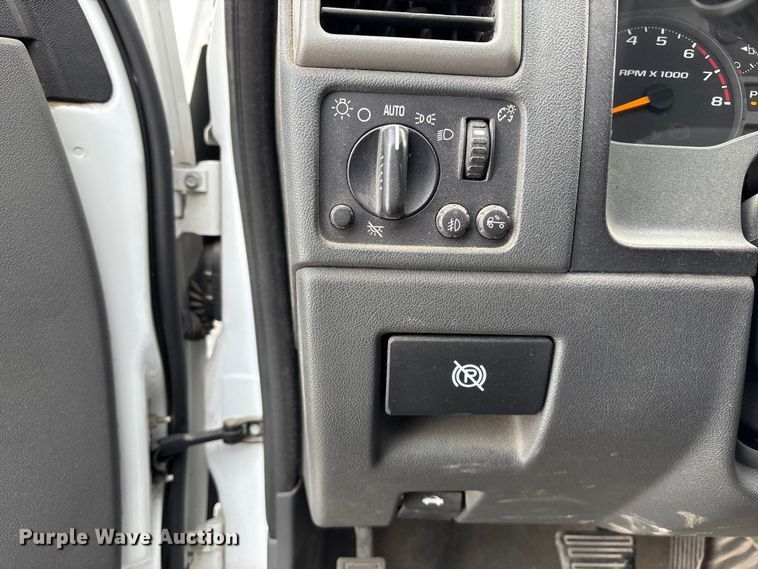 image for item FB3488 2004 Chevrolet Colorado Crew Cab pickup truck