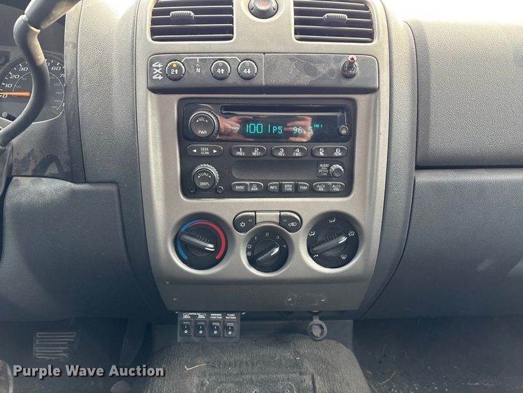 image for item FB3488 2004 Chevrolet Colorado Crew Cab pickup truck