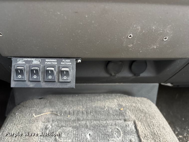 image for item FB3488 2004 Chevrolet Colorado Crew Cab pickup truck