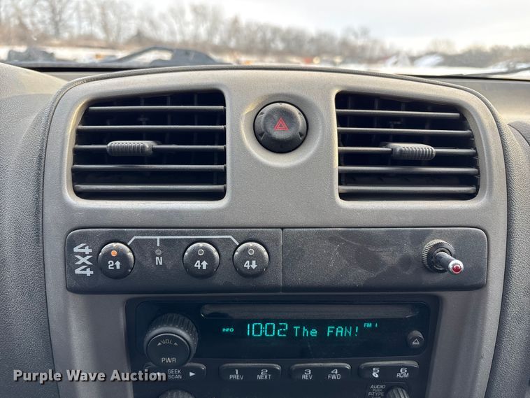 image for item FB3488 2004 Chevrolet Colorado Crew Cab pickup truck