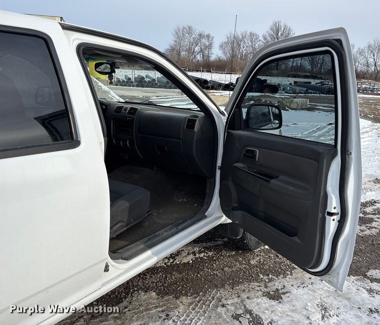 image for item FB3488 2004 Chevrolet Colorado Crew Cab pickup truck