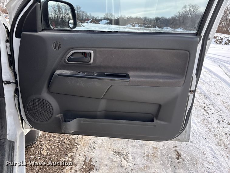 image for item FB3488 2004 Chevrolet Colorado Crew Cab pickup truck