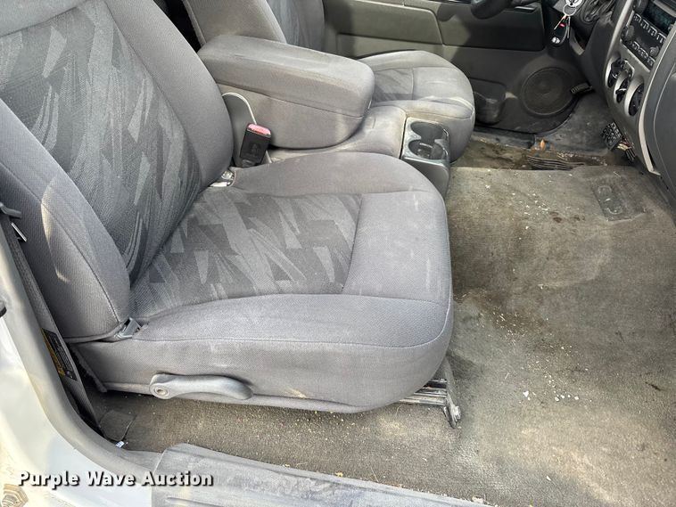 image for item FB3488 2004 Chevrolet Colorado Crew Cab pickup truck