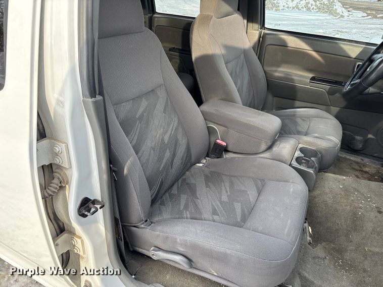 image for item FB3488 2004 Chevrolet Colorado Crew Cab pickup truck