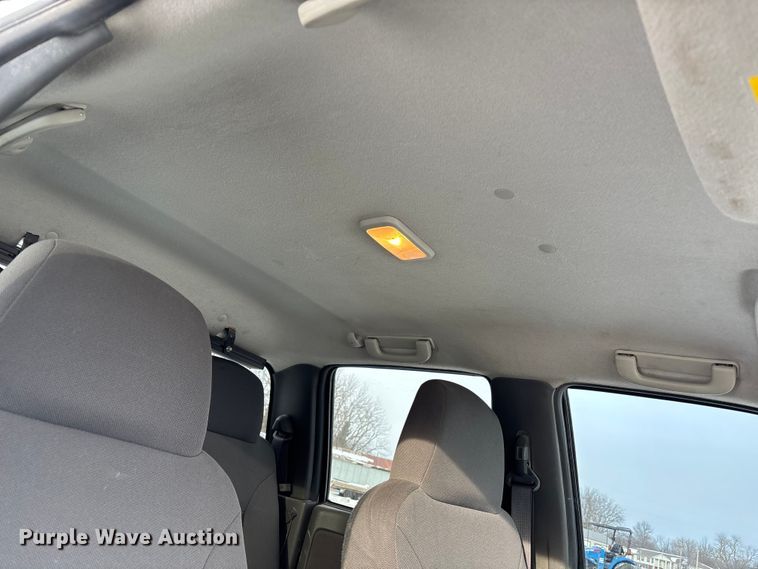 image for item FB3488 2004 Chevrolet Colorado Crew Cab pickup truck