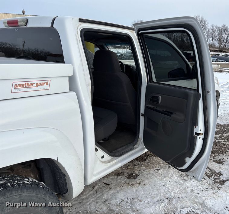image for item FB3488 2004 Chevrolet Colorado Crew Cab pickup truck
