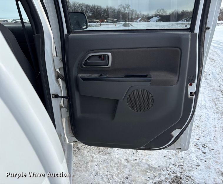 image for item FB3488 2004 Chevrolet Colorado Crew Cab pickup truck