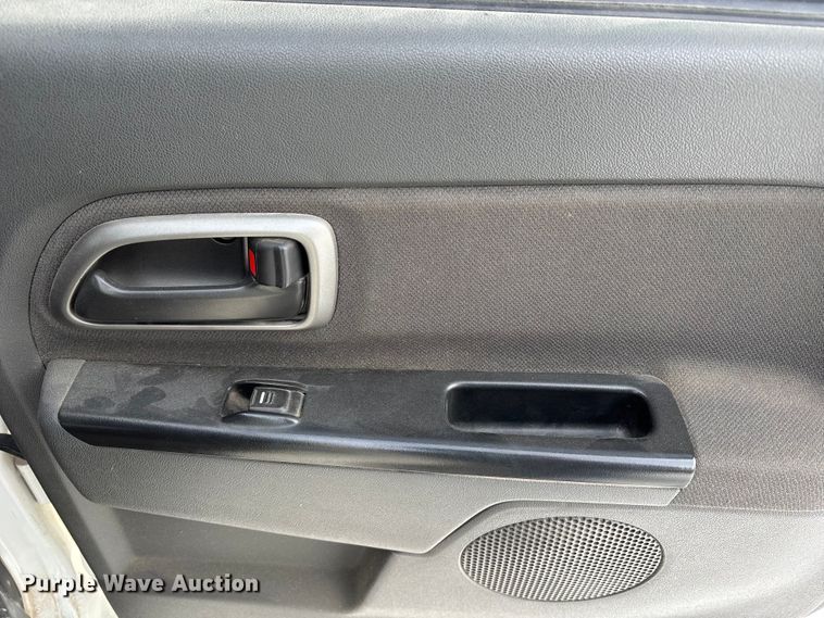 image for item FB3488 2004 Chevrolet Colorado Crew Cab pickup truck