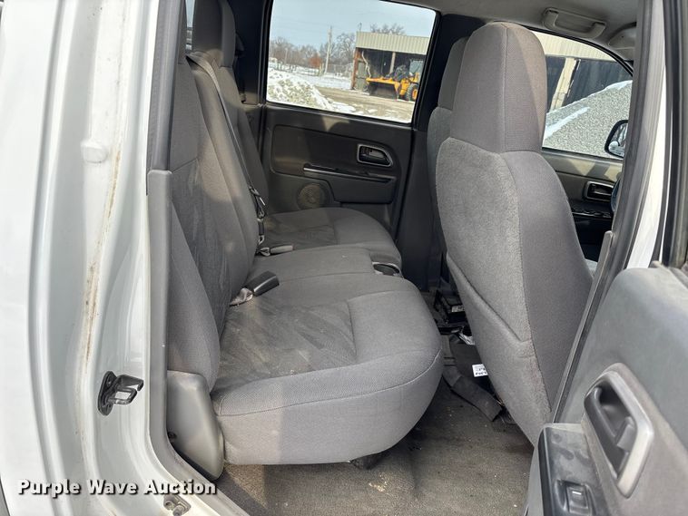 image for item FB3488 2004 Chevrolet Colorado Crew Cab pickup truck