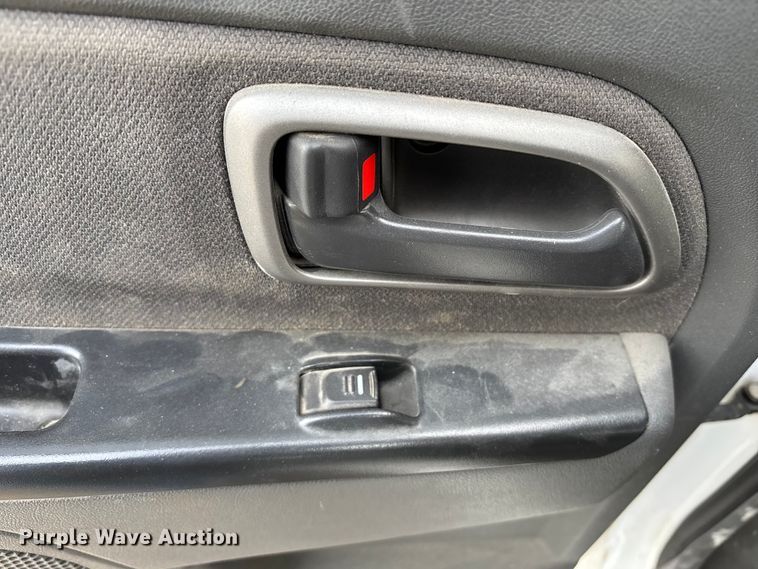 image for item FB3488 2004 Chevrolet Colorado Crew Cab pickup truck