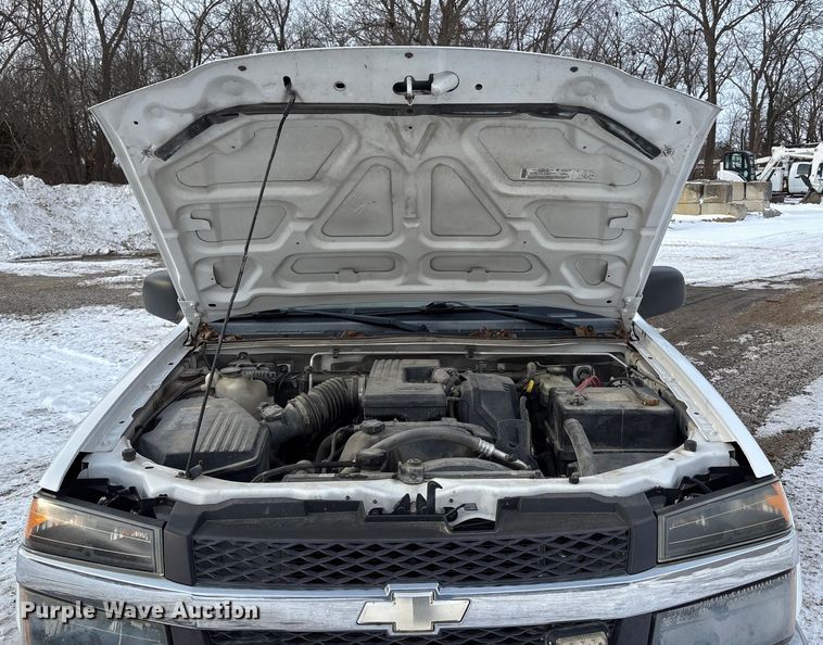 image for item FB3488 2004 Chevrolet Colorado Crew Cab pickup truck