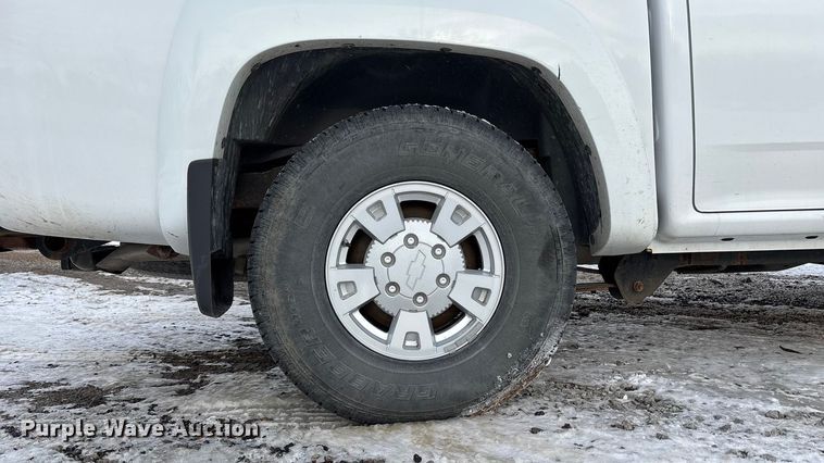 image for item FB3488 2004 Chevrolet Colorado Crew Cab pickup truck