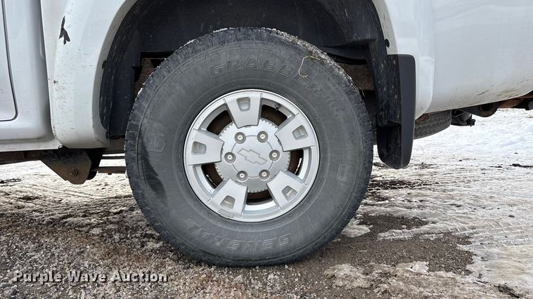 image for item FB3488 2004 Chevrolet Colorado Crew Cab pickup truck