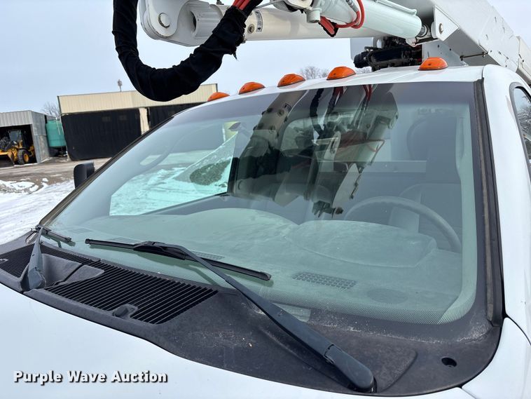 image for item FB3489 2009 Dodge Ram 5500 bucket truck