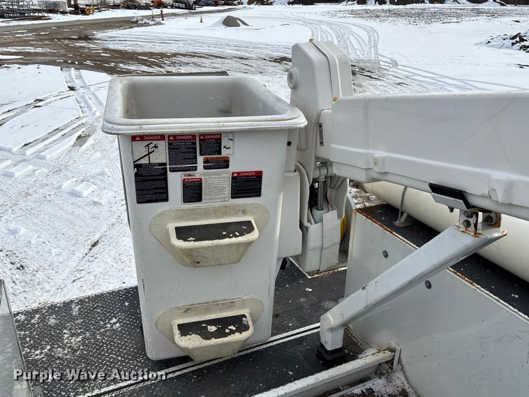 image for item FB3489 2009 Dodge Ram 5500 bucket truck