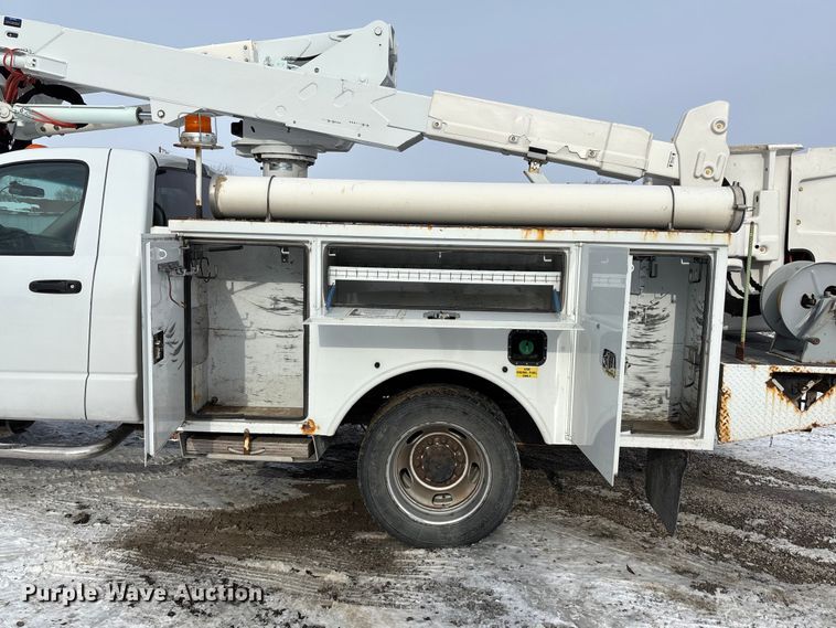 image for item FB3489 2009 Dodge Ram 5500 bucket truck