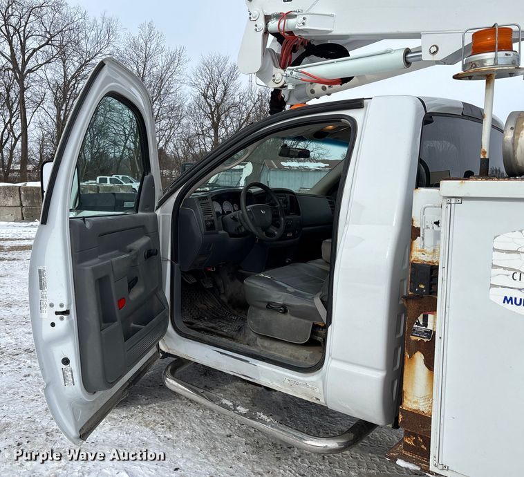 image for item FB3489 2009 Dodge Ram 5500 bucket truck