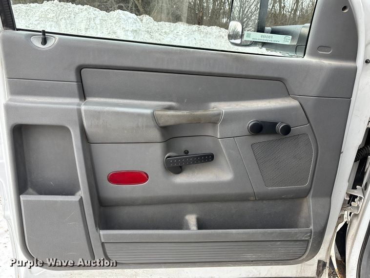 image for item FB3489 2009 Dodge Ram 5500 bucket truck