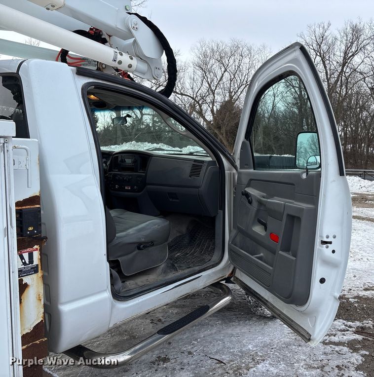 image for item FB3489 2009 Dodge Ram 5500 bucket truck