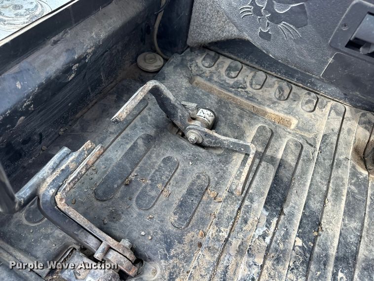 image for item FB3490 2005 Bobcat 435 mini excavator