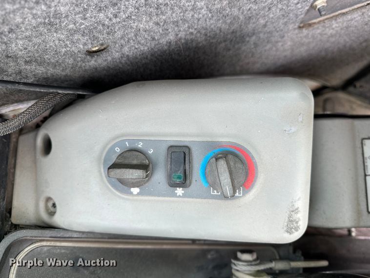 image for item FB3490 2005 Bobcat 435 mini excavator