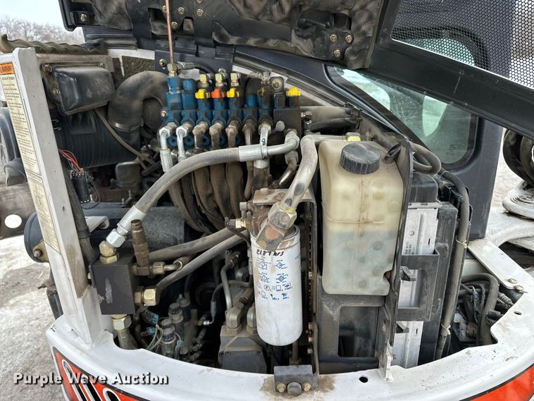 image for item FB3490 2005 Bobcat 435 mini excavator