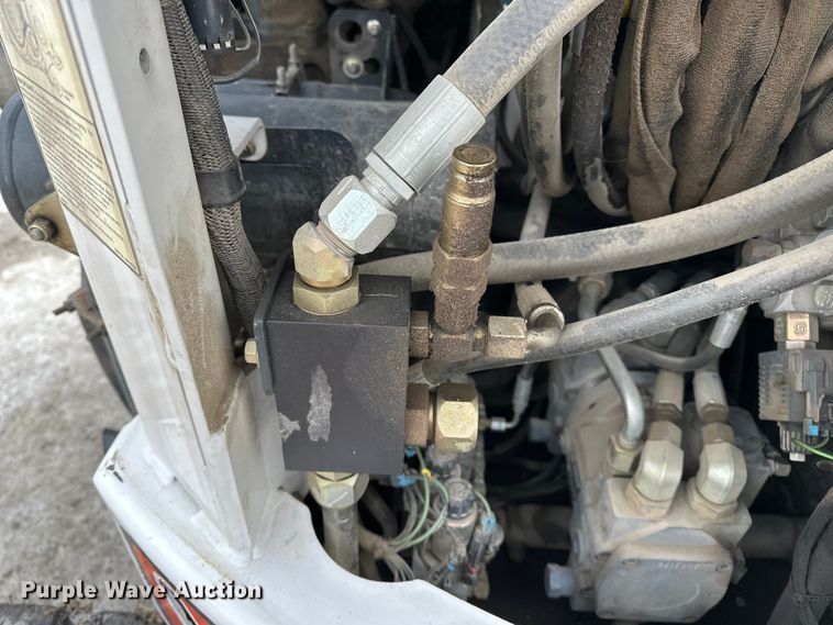 image for item FB3490 2005 Bobcat 435 mini excavator