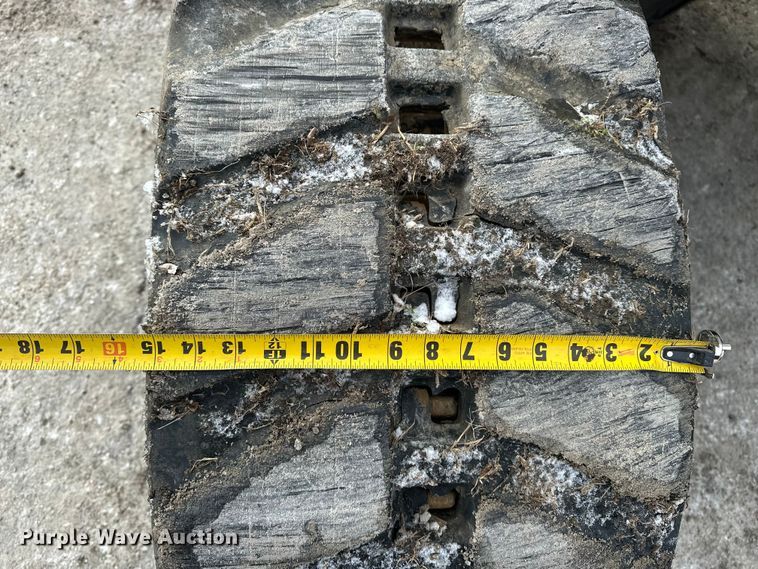 image for item FB3490 2005 Bobcat 435 mini excavator