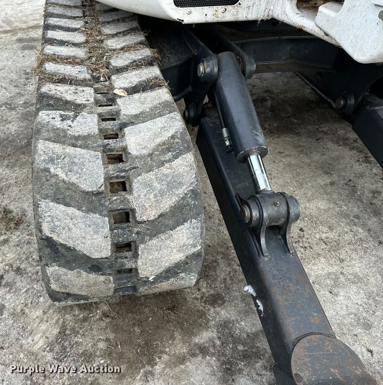 image for item FB3490 2005 Bobcat 435 mini excavator