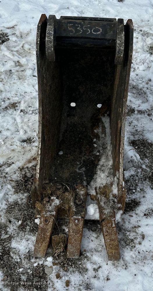 image for item FB3490 2005 Bobcat 435 mini excavator