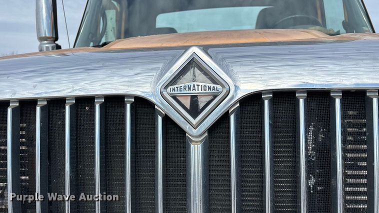 image for item FG0044 2006 International 7400 tank truck