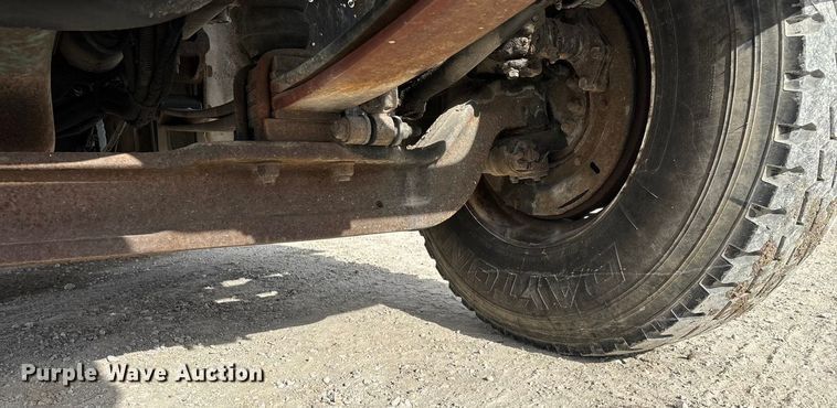 image for item FG0044 2006 International 7400 tank truck