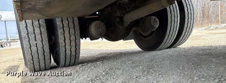 image for item FG0044 2006 International 7400 tank truck