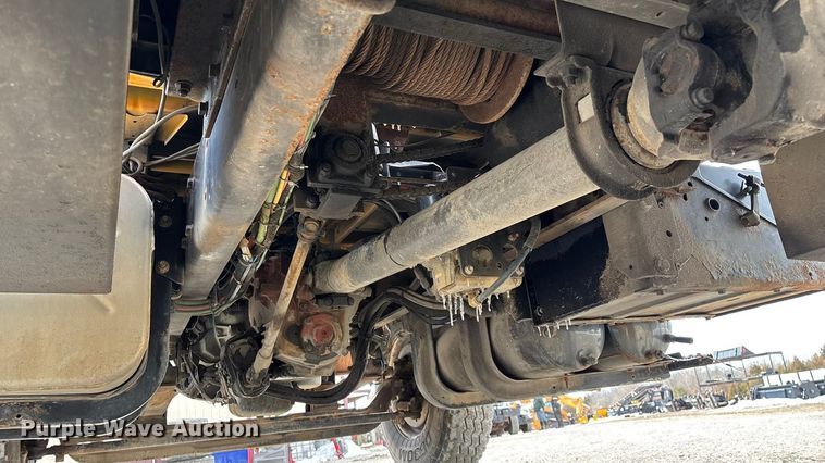 image for item FG0044 2006 International 7400 tank truck