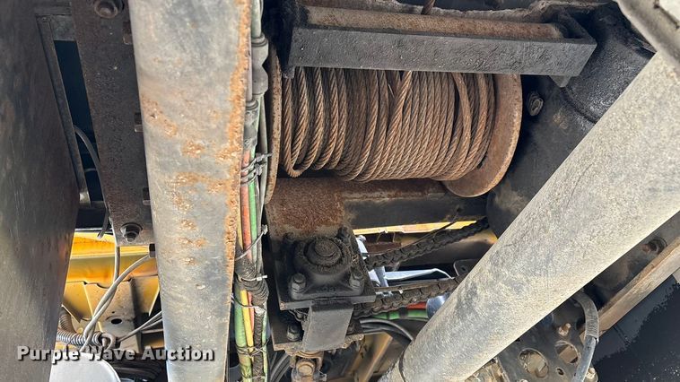 image for item FG0044 2006 International 7400 tank truck