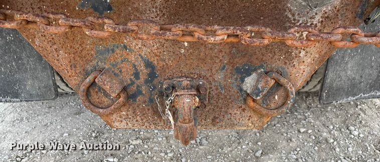 image for item FG0044 2006 International 7400 tank truck