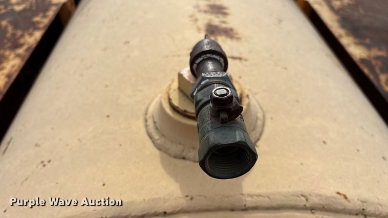 image for item FG0044 2006 International 7400 tank truck