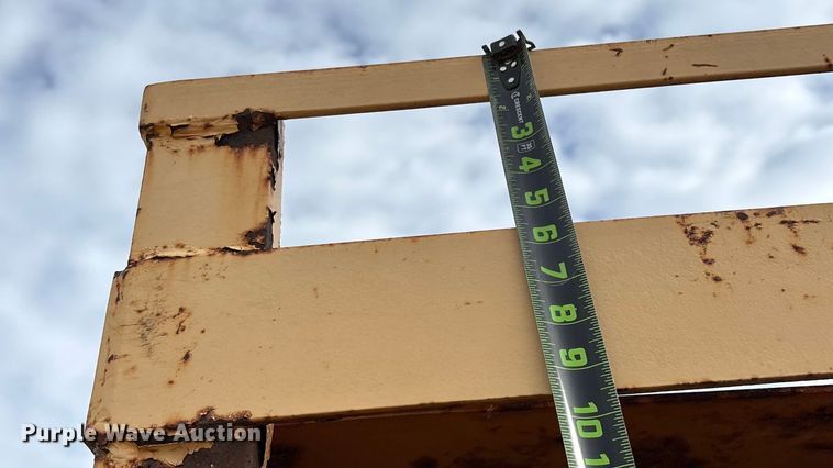 image for item FG0044 2006 International 7400 tank truck